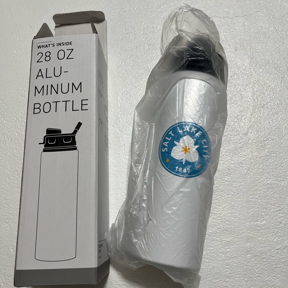 Brand new 28 oz. Aluminum bottle Salt Lake City 1847